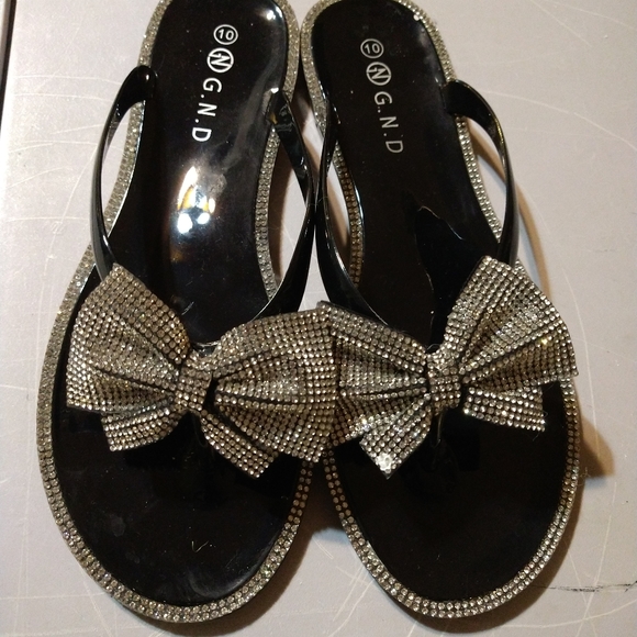 Rhinestone trimmed flat black slides - Picture 2 of 4